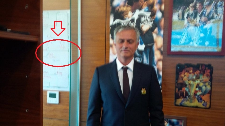 He lo so do chien thuat cua Mourinho mua toi: Co ten Pogba hinh anh