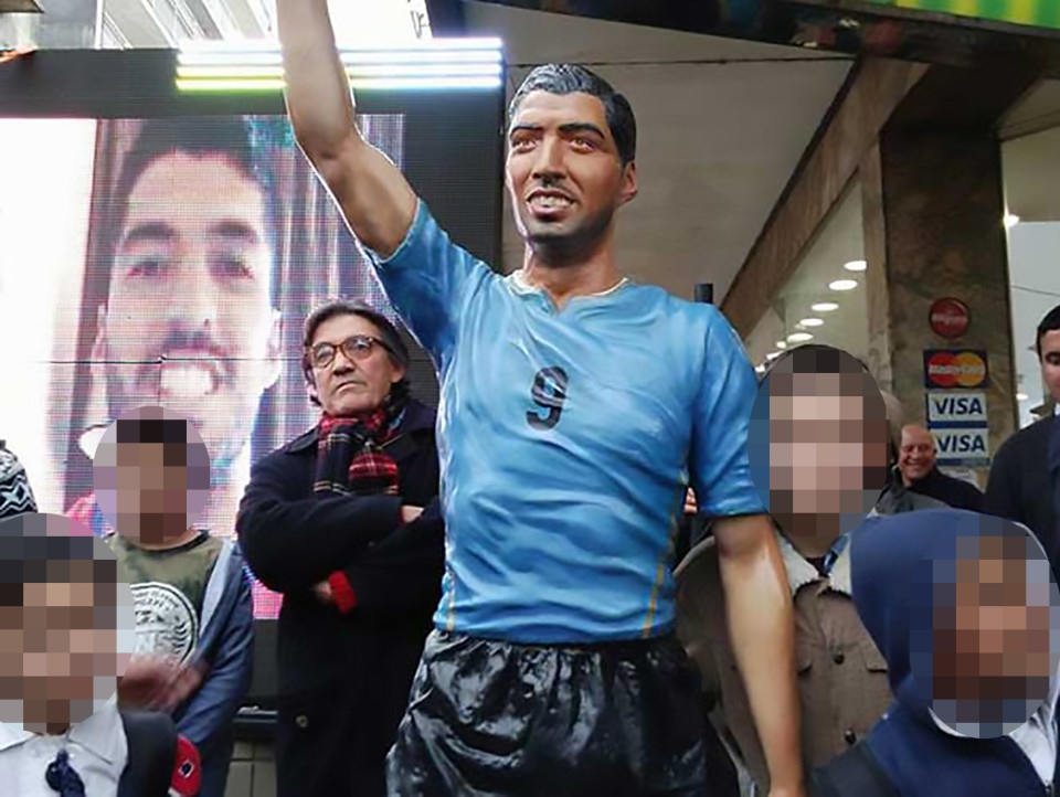 tượng siêu xấu của suarez ảnh 1 tuong sieu xau cua suarez anh 1