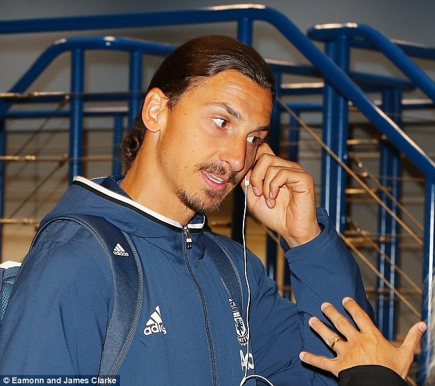 ibrahimovic ra mat MU anh 3