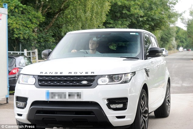 Sao MU lai sieu xe den san tap anh 3