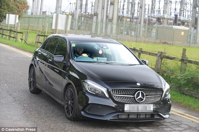 Sao MU lai sieu xe den san tap anh 6