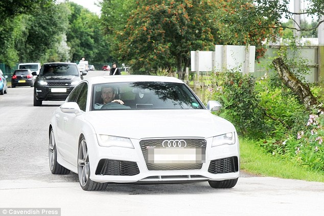 Sao MU lai sieu xe den san tap anh 7