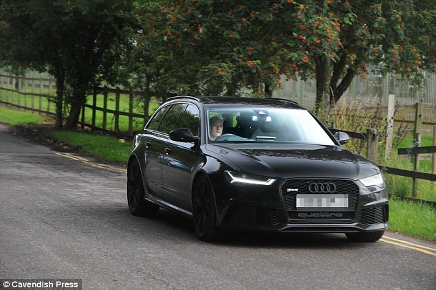 Sao MU lai sieu xe den san tap anh 8