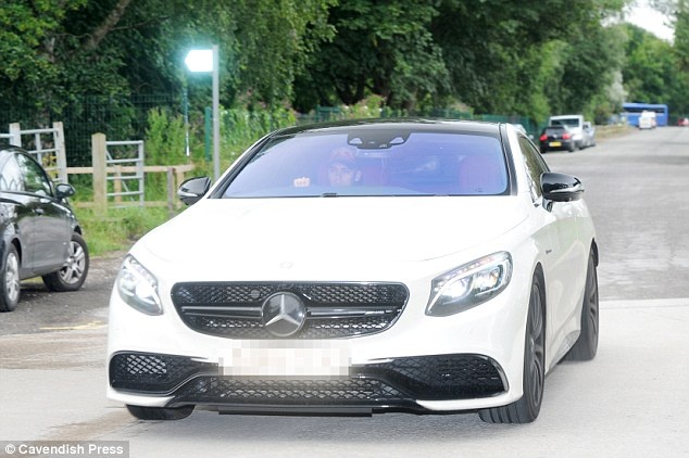 Sao MU lai sieu xe den san tap anh 9