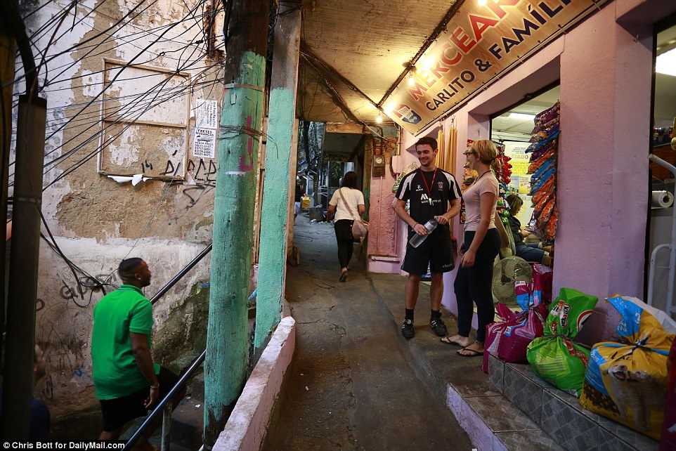 Khach san o chuot 11 do la cho du khach anh 7