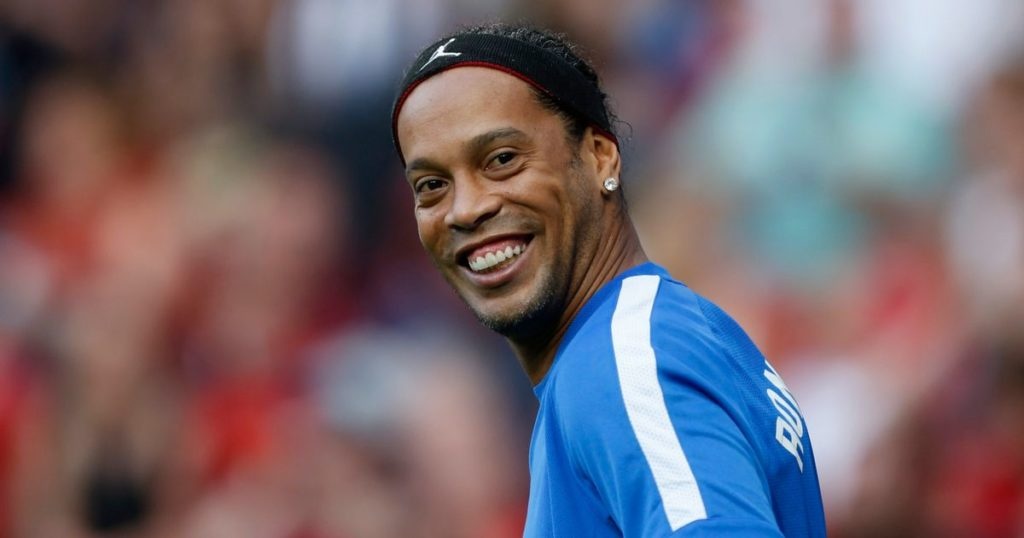 Chuyen nhuong 5/8: Ronaldinho tim duoc ben do moi hinh anh
