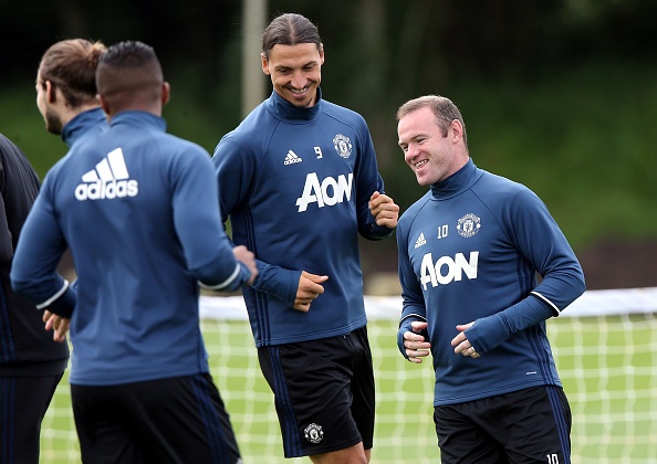 Cầu thủ MU chơi bóng chuyền trước trận Siêu Cúp ảnh 8 Cau thu MU choi bong chuyen truoc tran Sieu Cup anh 8