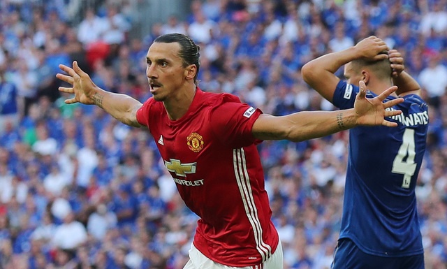 Ibra toa sang, MU co danh hieu dau tien duoi thoi Mourinho hinh anh