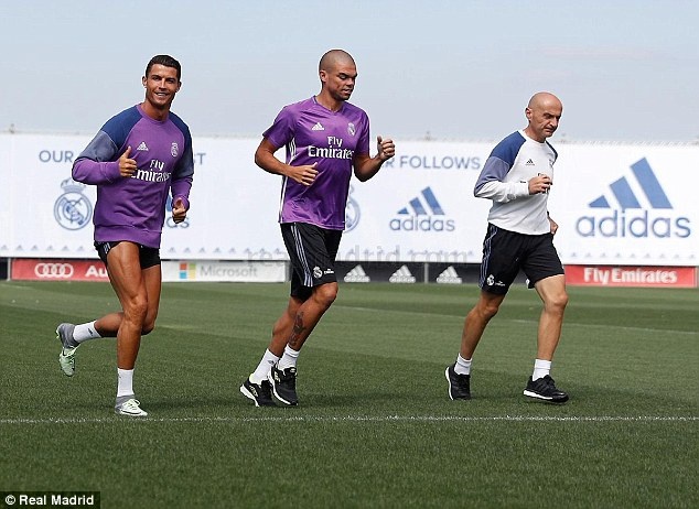 Ronaldo, Pepe trở lại tập luyện ảnh 2 Ronaldo, Pepe tro lai tap luyen anh 2