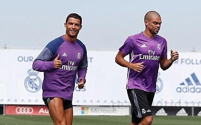 Ronaldo, Pepe tro lai tap luyen san sang cho mua giai moi hinh anh