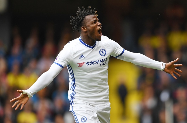 Chelsea loi nguoc dong, Liverpool thua soc truoc Burnley hinh anh