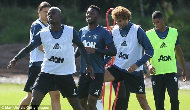 Pogba,  Bailly than thiet trong buoi tap anh 9