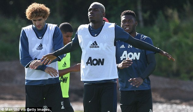 Pogba,  Bailly than thiet trong buoi tap anh 10