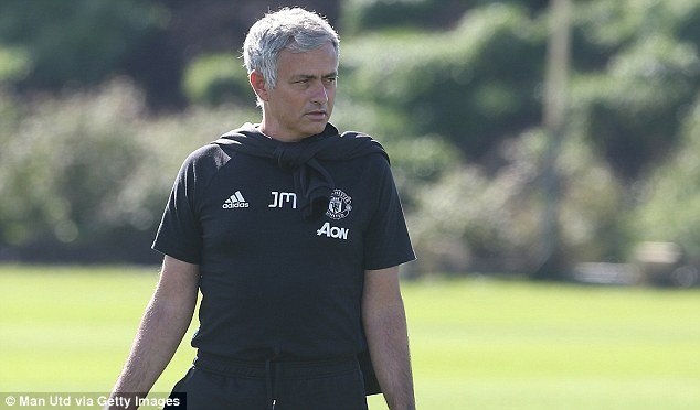 Pogba,  Bailly than thiet trong buoi tap anh 8