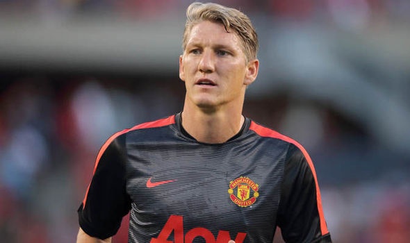 Fan tranh cai ve viec Schweinsteiger quyet o lai MU hinh anh