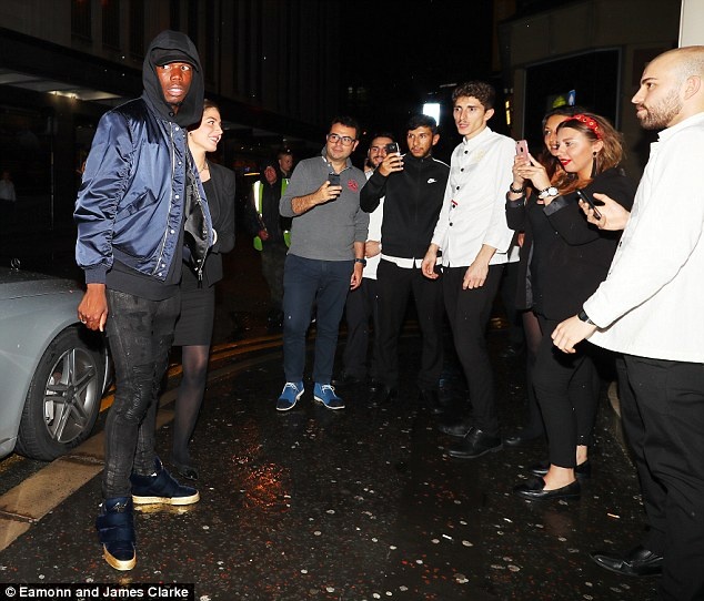 Pogba, Depay 'hẹn hò' ảnh 2 Pogba, Depay 'hen ho' anh 2