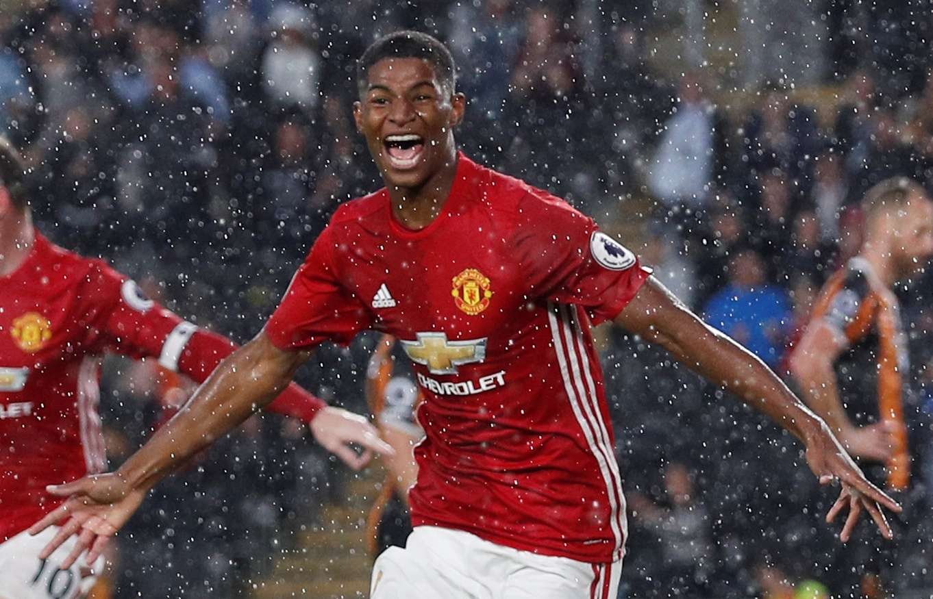 Marcus Rashford loe sang, MU gianh 3 diem o phut bu gio hinh anh