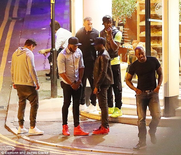 Balotelli tổ chức tiệc linh đình tại Manchester ảnh 2 Balotelli to chuc tiec linh dinh tai Manchester anh 2