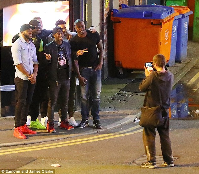 Balotelli tổ chức tiệc linh đình tại Manchester ảnh 5 Balotelli to chuc tiec linh dinh tai Manchester anh 5