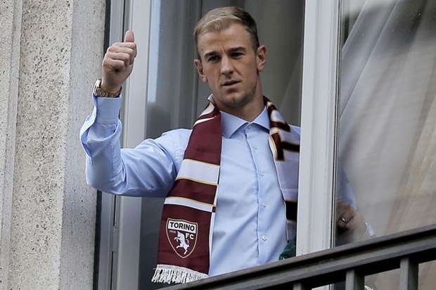 Joe Hart guong gao trong ngay ra mat Torino hinh anh