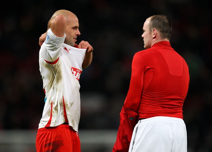 MU cam cau thu doi ao de tiet kiem chi phi hinh anh