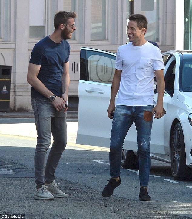 De Gea,  Herrera,  Rashford xa hoi truoc derby anh 3