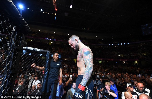 CM Punk thua chong vanh ngay ra mat UFC anh 7