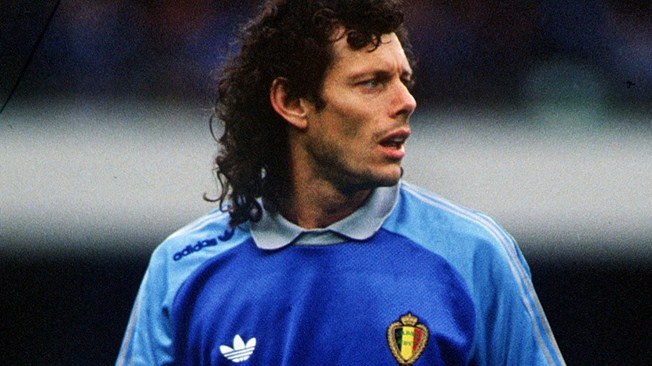 Doi hinh huan luyen vien tham du cup chau Au anh 2