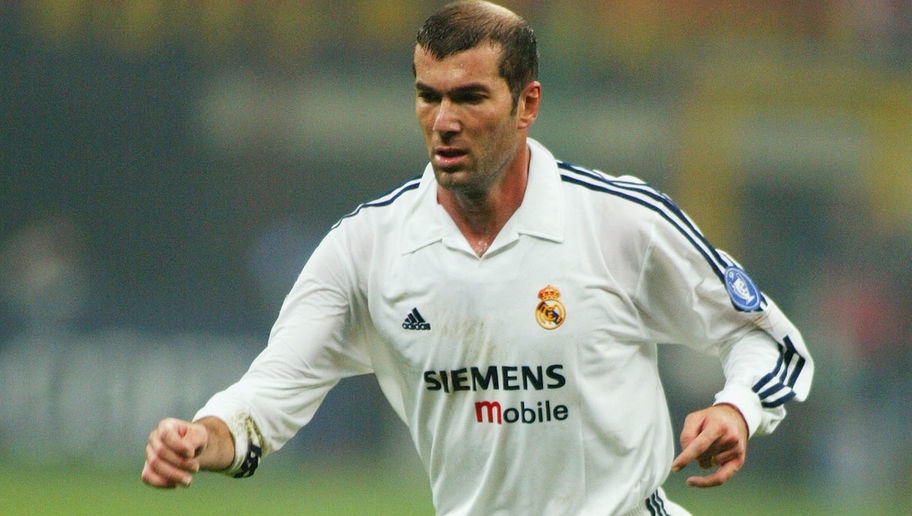 Doi hinh huan luyen vien tham du cup chau Au anh 10