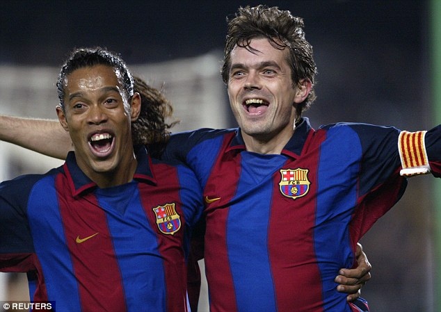 Doi hinh huan luyen vien tham du cup chau Au anh 11