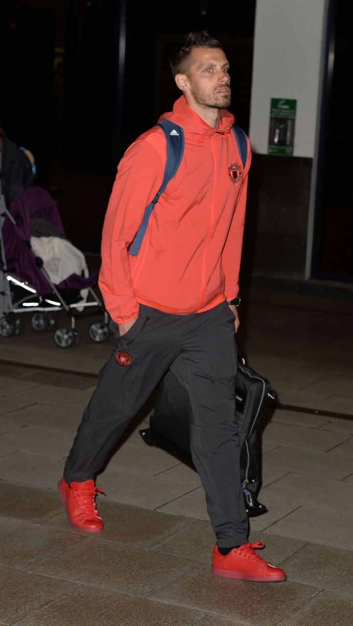 Dan sao MU tro ve sau that bai tai Europa League anh 11