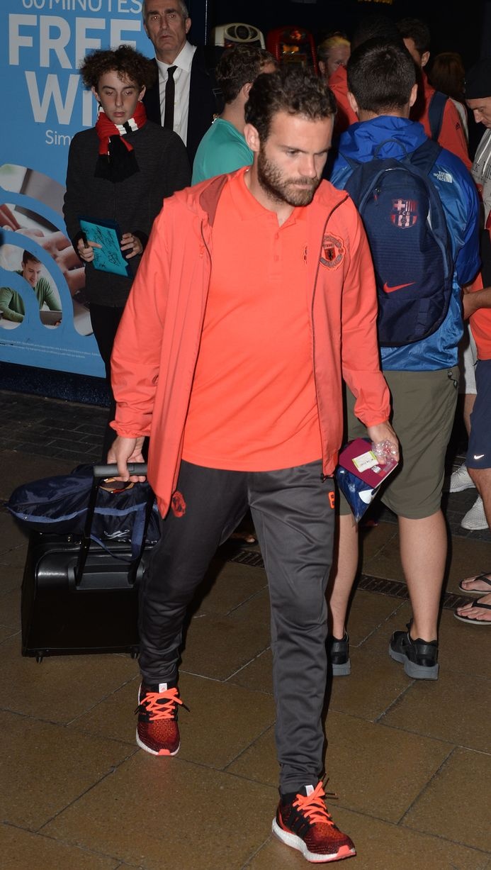 Dan sao MU tro ve sau that bai tai Europa League anh 8