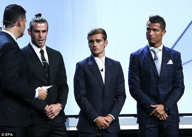 Bong vang nen trao cho Griezmann anh 1