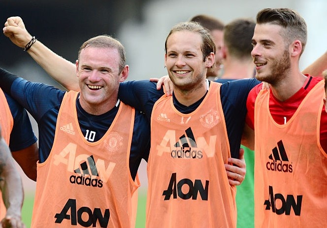 Dan sao MU tap o bai do xe truoc tran dau o League Cup hinh anh