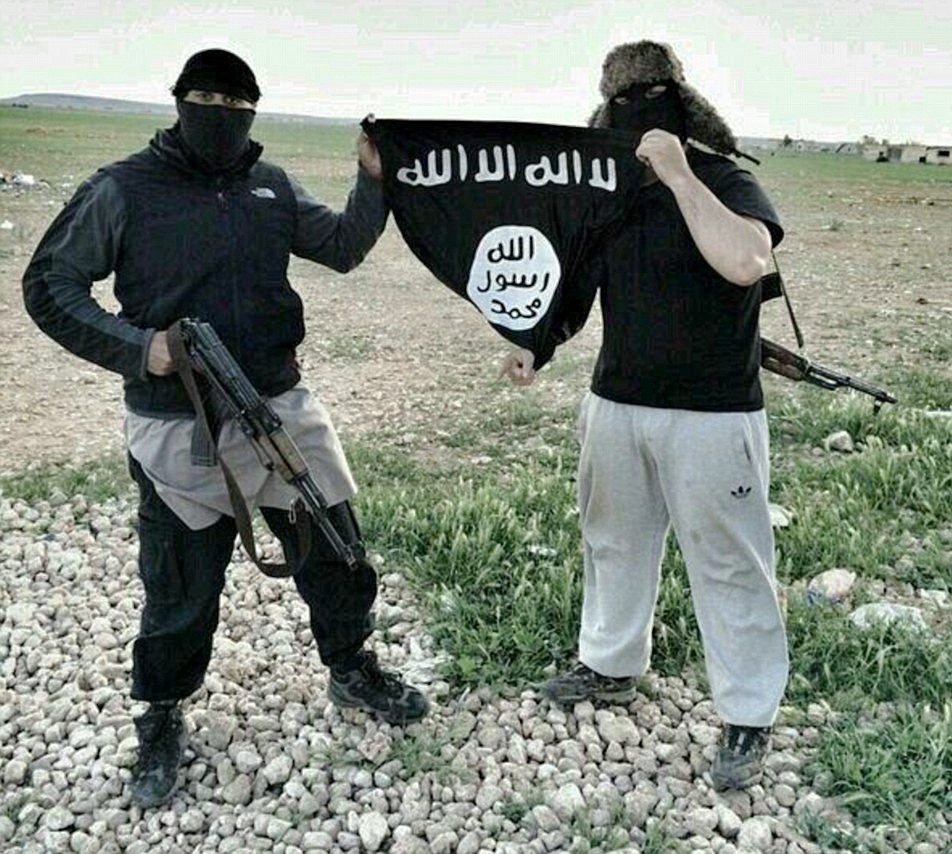 IS cấm người dân mặc đồ Adidas ảnh 2 IS cam nguoi dan mac do Adidas anh 2