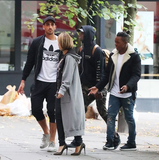 Pogba cam on fan Viet Nam anh 5