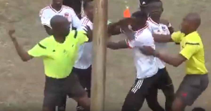 Cau thu, trong tai lao vao au da sau tam the do hinh anh