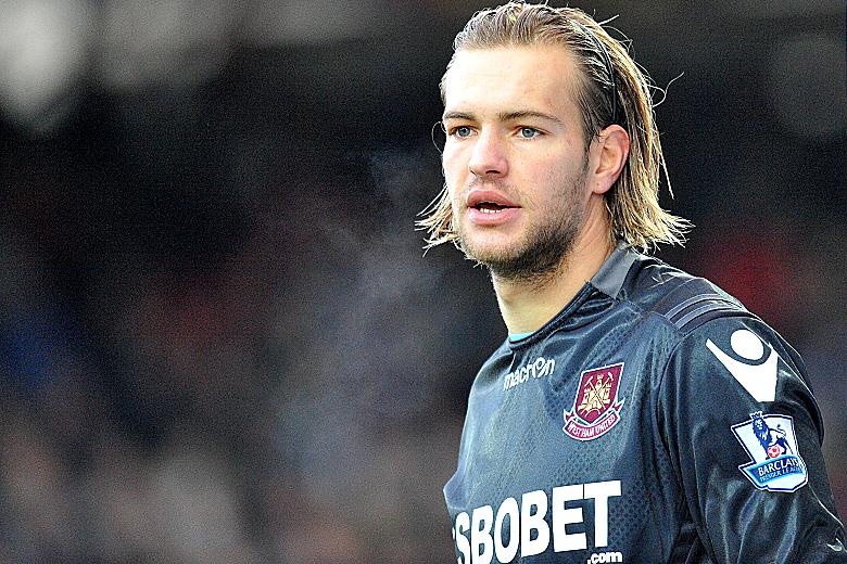 Cuu thu mon West Ham ghi ban tu khoang cach 80 m hinh anh