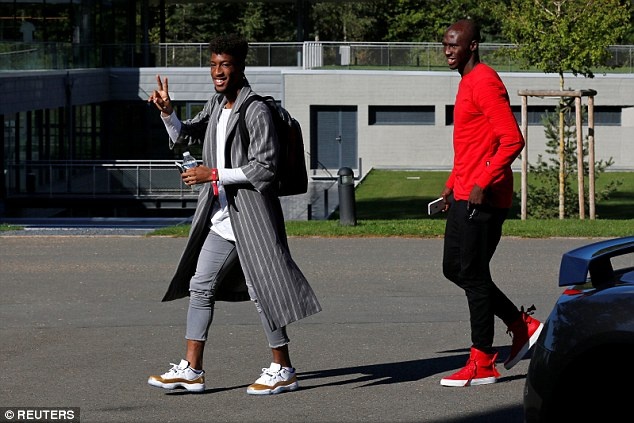 Pogba  hoi quan cung tuyen Phap anh 2