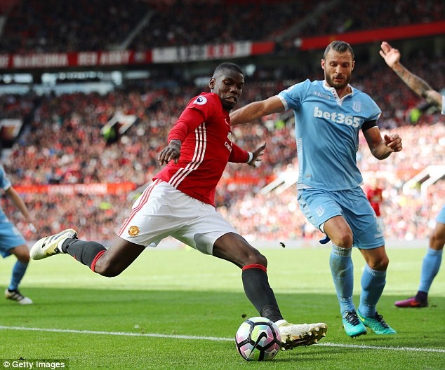 Pogba gap go cuu thu mon MU anh 4