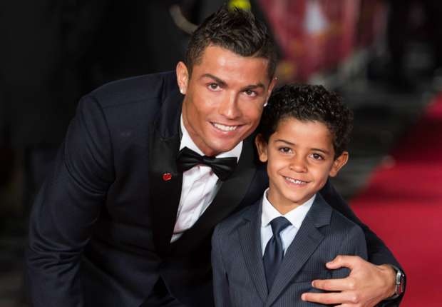 Ronaldo sam vai nguoi nhat bong trong tran dau cua con trai hinh anh