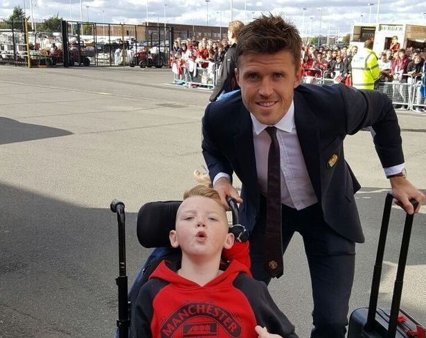 Ibrahimovic hoan thanh mo uoc cua fan nhi anh 4