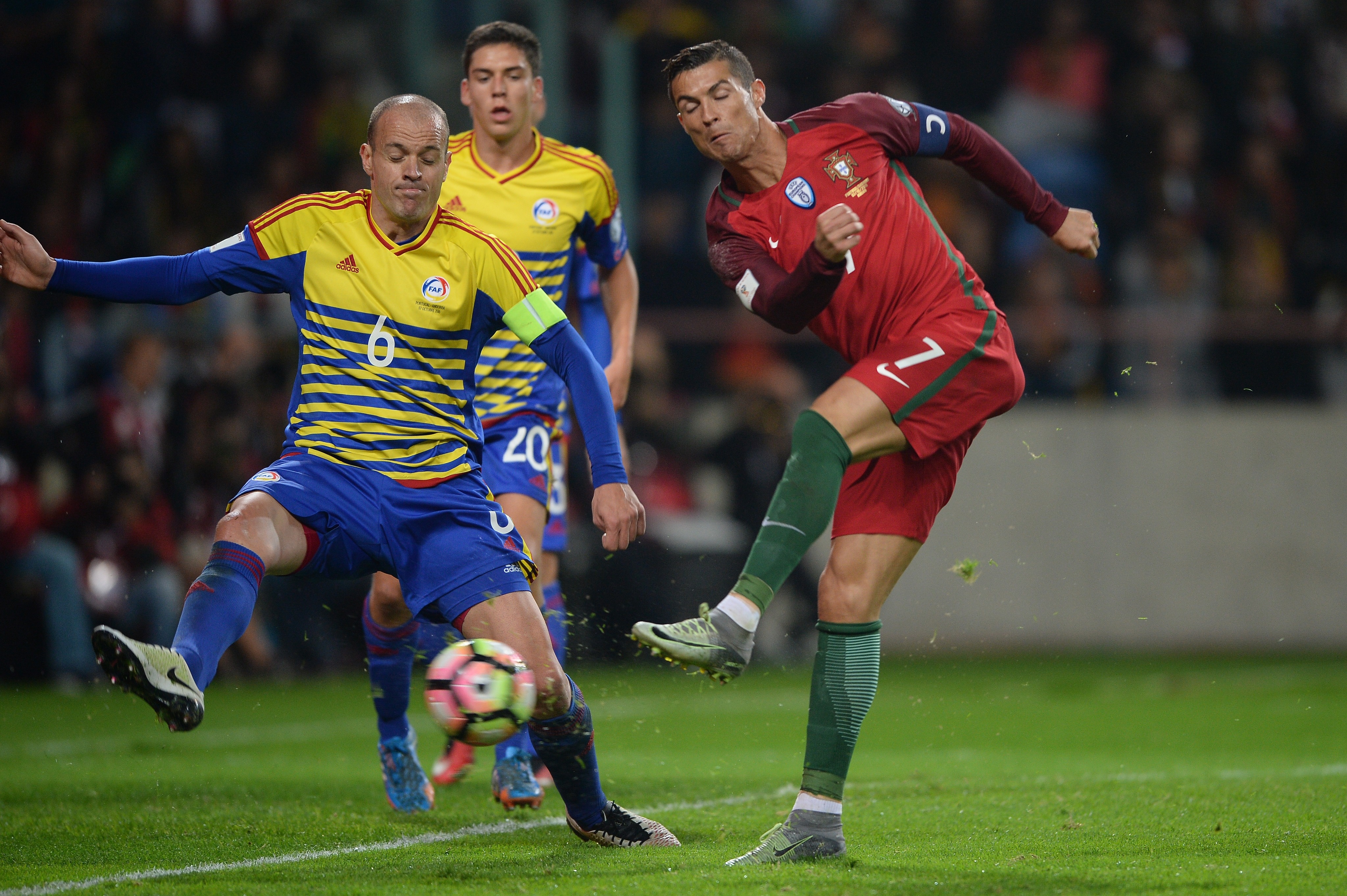 ronaldo ghi poker anh 3