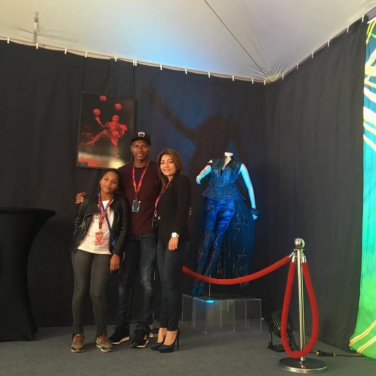 Nu y ta vach tran Valencia anh 2