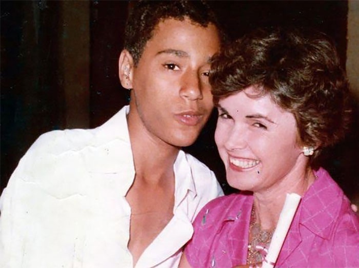 Nguoi dan ong tiem dau vao co bap anh 1