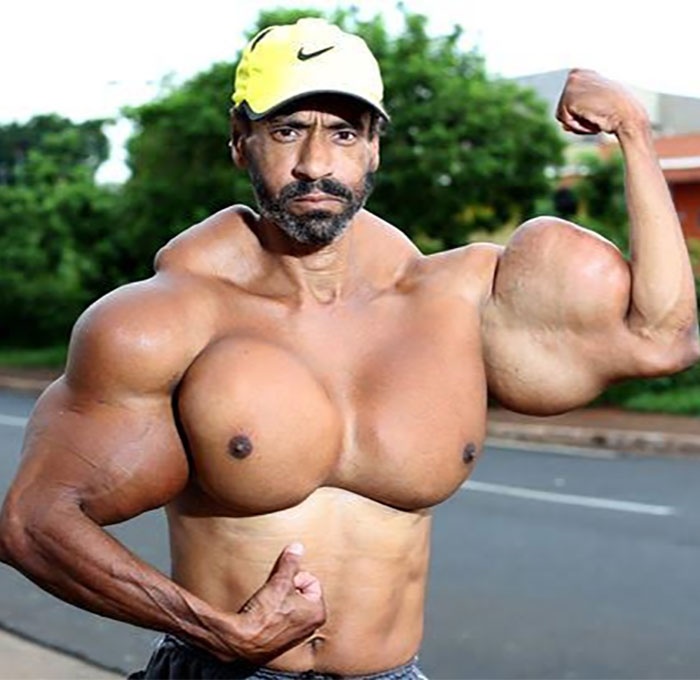 Nguoi dan ong tiem dau vao co bap anh 3