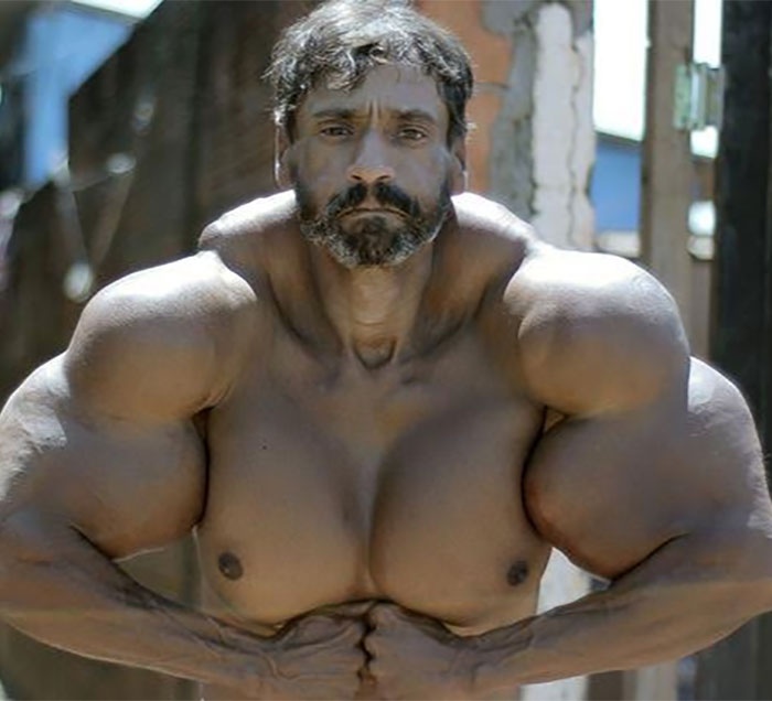 Nguoi dan ong tiem dau vao co bap anh 4