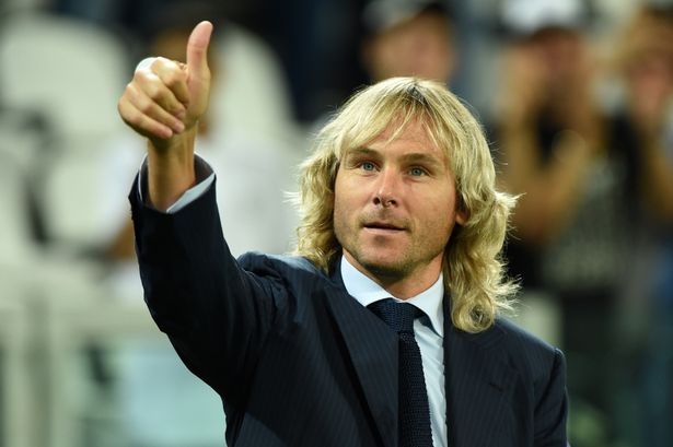 Pavel Nedved hoi tiec vi khong duoc khoac ao MU hinh anh