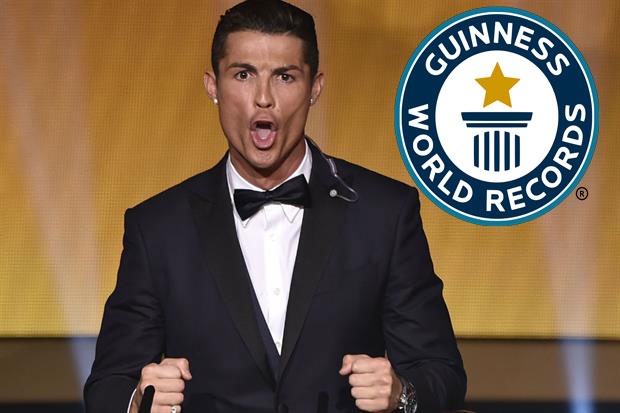 Ronaldo, Petr Cech ghi danh vao sach ky luc Guinness 2017 hinh anh
