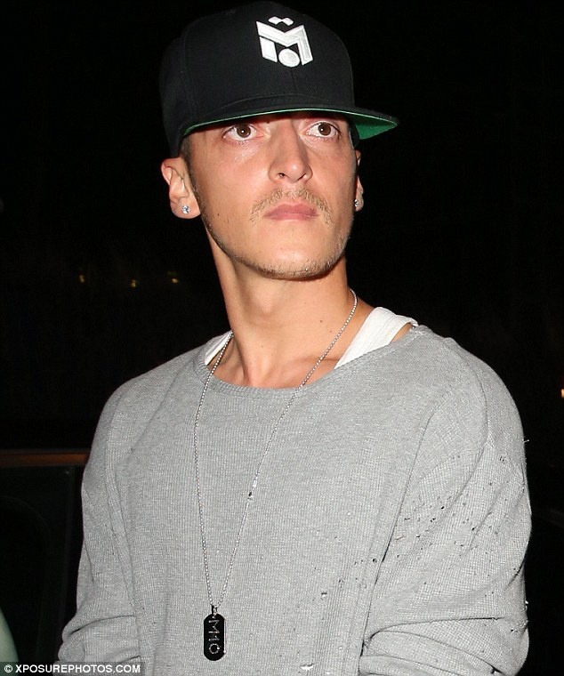 mesut ozil gặp gỡ Justin Bieber ảnh 4 mesut ozil gap go Justin Bieber anh 4